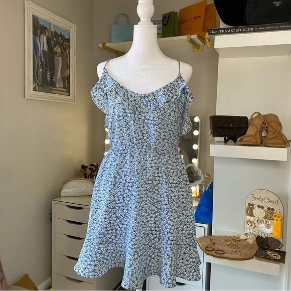 Baby Blue Floral Summer Dress - Picture 2 of 4
